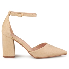 Bézs színű pumpák a bokánál rögzített oszlopon