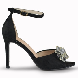 Sarkú szandál dekoratív gyöngyökkel fekete