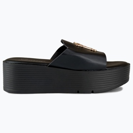 Női fekete ékszandál arany díszítéssel