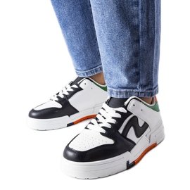 Fekete-fehér csizma vastagabb talppal a Harter márkától