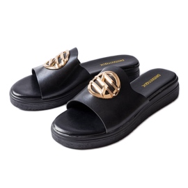 Fekete platform szandál a Michelle márkától