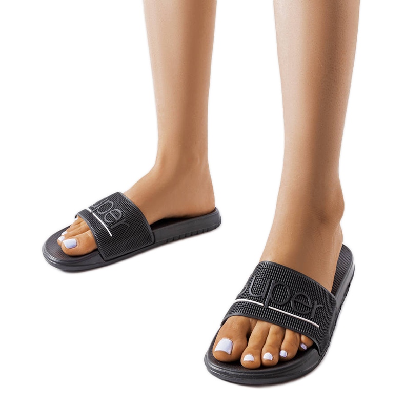 Fekete gumi csúszdák az Azeliotól