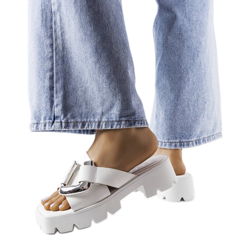 Carceri fehér papucsok traktortalppal