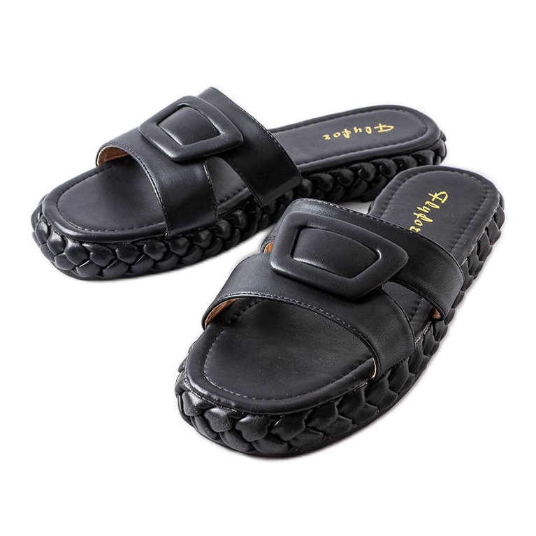 A márka fekete platformszandálja Francesco