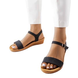 A márka fekete ékszandálja Loggia A márka fekete ékszandálja Loggia