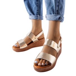 A márka arany szandálja Pogibonsi aranysárga A márka arany szandálja Pogibonsi aranysárga