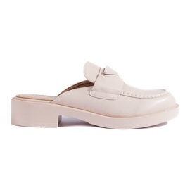 Beépített orrú bézs csúszkák a Shelovet-től Beépített orrú bézs csúszkák a Shelovet-től