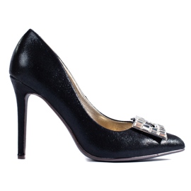Fekete szatén pumpák ezüst csattal a Shelovet-től Fekete szatén pumpák ezüst csattal a Shelovet-től