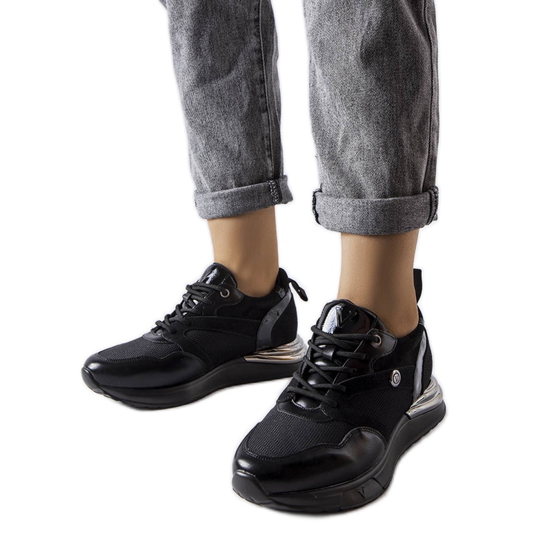 Fekete Vinceza tornacipő