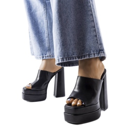 Fekete magassarkú csúszdák a Mertzon cégtől