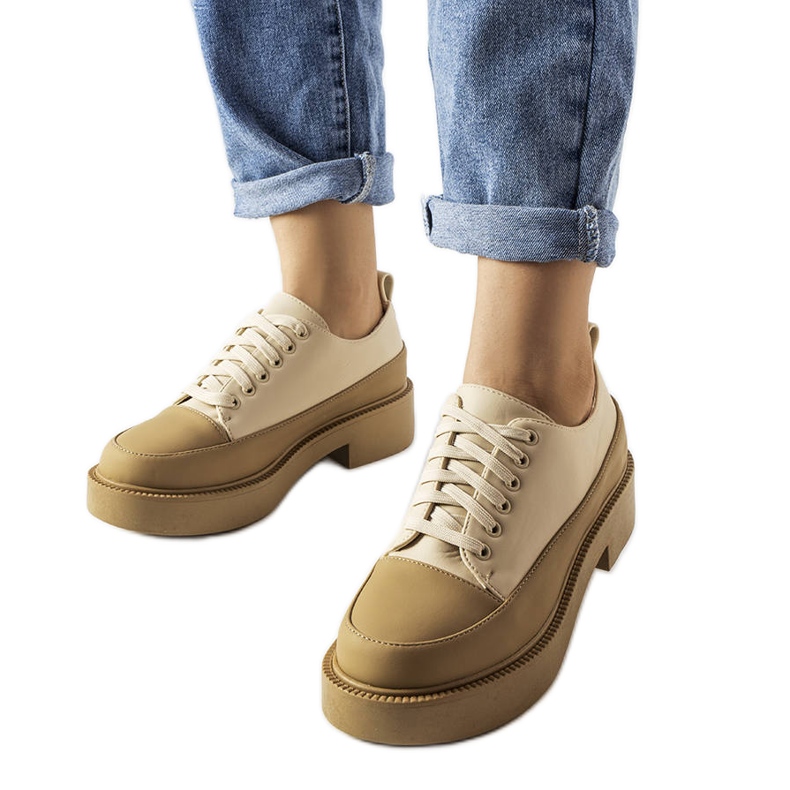 Sötét bézs lapos cipő a Merico cégtől