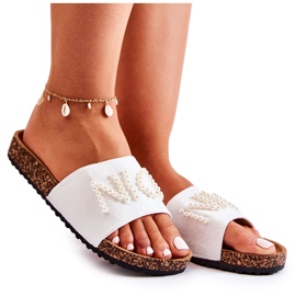 Evento Klasszikus velúr papucsok gyöngyökkel, fehér