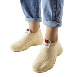 Bézs színű felbújós tornacipő a Greco-tól