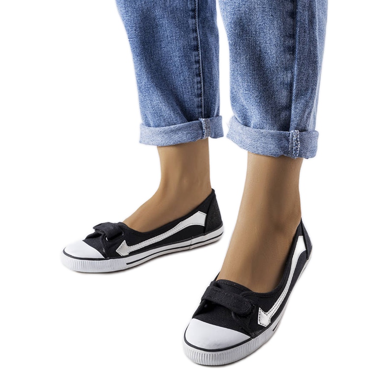 Fekete textil tornacipő a Winifred-től