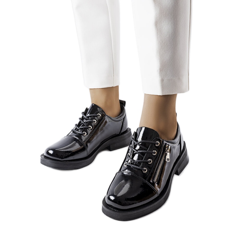 Inna Diamante fekete lakkozott női cipő