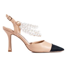 Bézs pumpák fekete orrvédővel a Shelovet-től