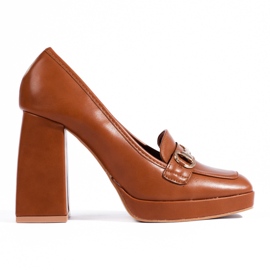 Barna blokk sarokpumpák a Shelovet márkától Barna blokk sarokpumpák a Shelovet márkától