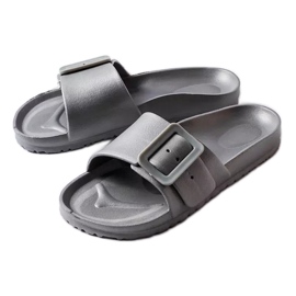 Szürke gumi csúszkák csattal a Nelmtől Szürke gumi csúszkák csattal a Nelmtől