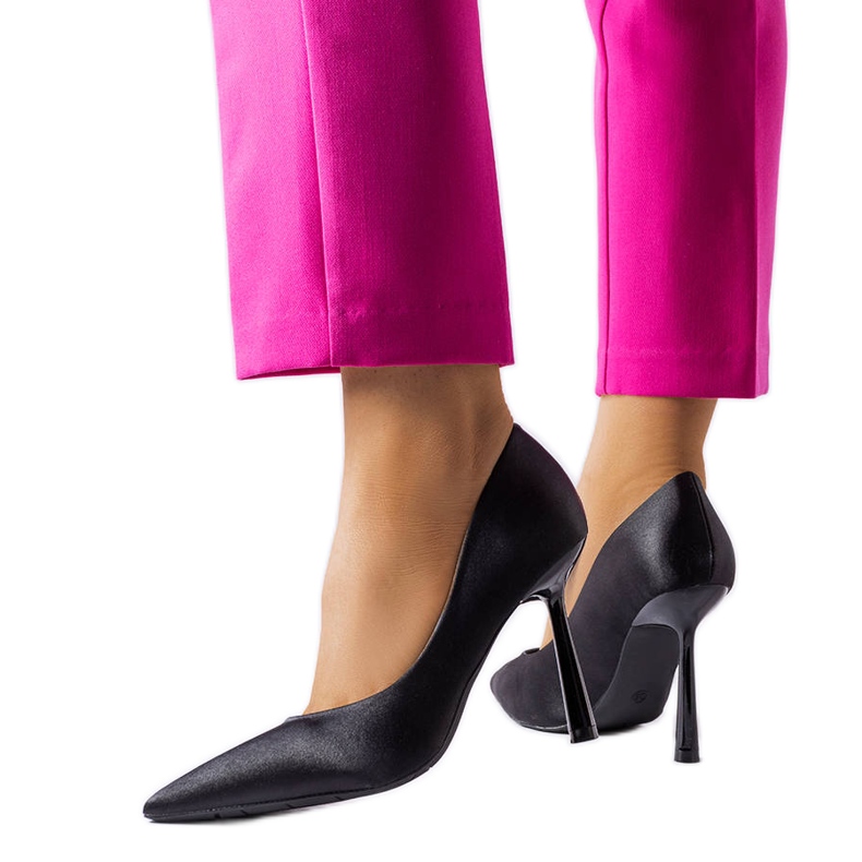 Vinceza Fekete tűk szatén bevonattal a Vincez-től