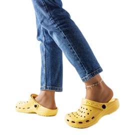 Sárga habszivacs, zárt orrú papucs a Kleist-től