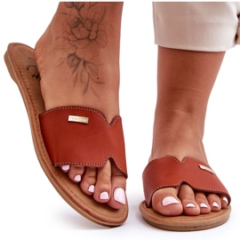 Kényelmes női lapos sarkú szandál, barna koralin