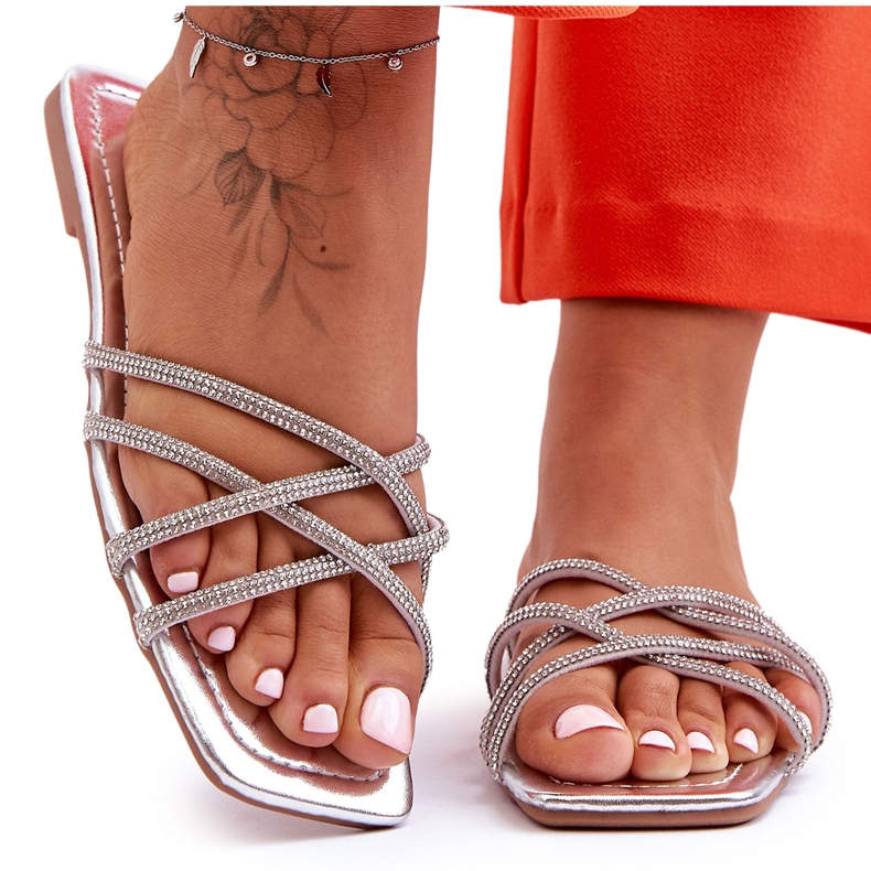 Csíkos és strasszos női papucs Ezüst Leomi