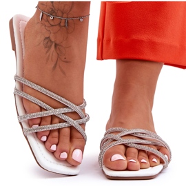 PG1 Női szandál csíkokkal és strasszokkal Fehér Leomi