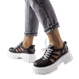 Fekete brogues masszív Emaline talppal