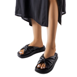 A Hog márka fekete alacsony ékszandálja