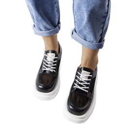 Inna Fekete áttört masszív Tasmin cipő