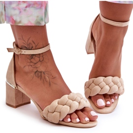 Essenza bézs velúr fonott szandál