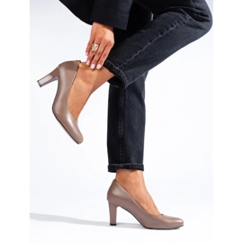 Klasszikus sötét bézs sarokpumpák a Shelovet márkától