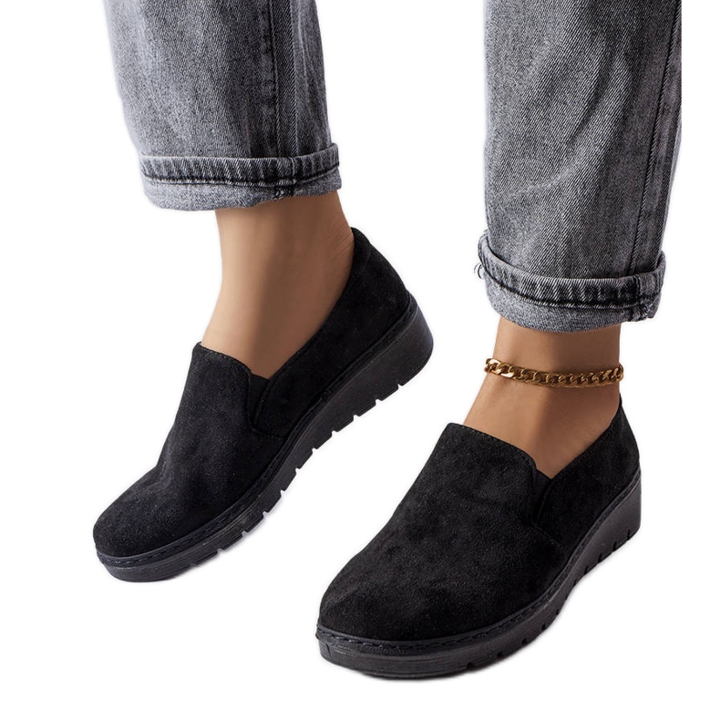 Pirn márka fekete cipői