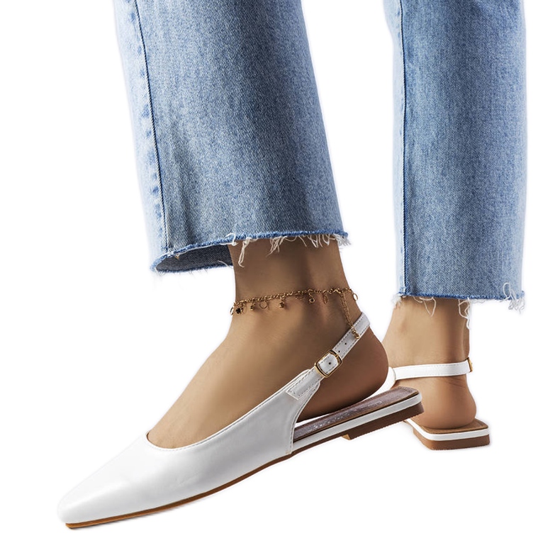 Fehér zárt orrú szandál a Hazelwoodtól