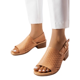 Sivatagi barna alacsony sarkú szandál bézs