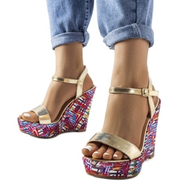 A márka arany szandáljai Fairmont aranysárga