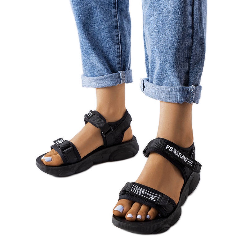 Sanjit fekete sportszandál