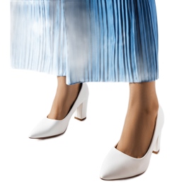 Maurelle fehér szivattyúk a blokkon