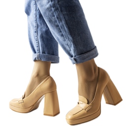 Bézs magassarkú pumpák az Inès márkától