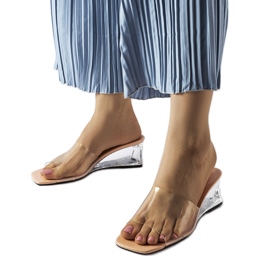 Bézs átlátszó ékcsúszdák a Wyatttól