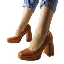 Barna magas sarkú pumpák a Mailly márkától