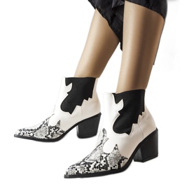 Goulet fehér szigetelt cowboy csizma kígyó motívummal