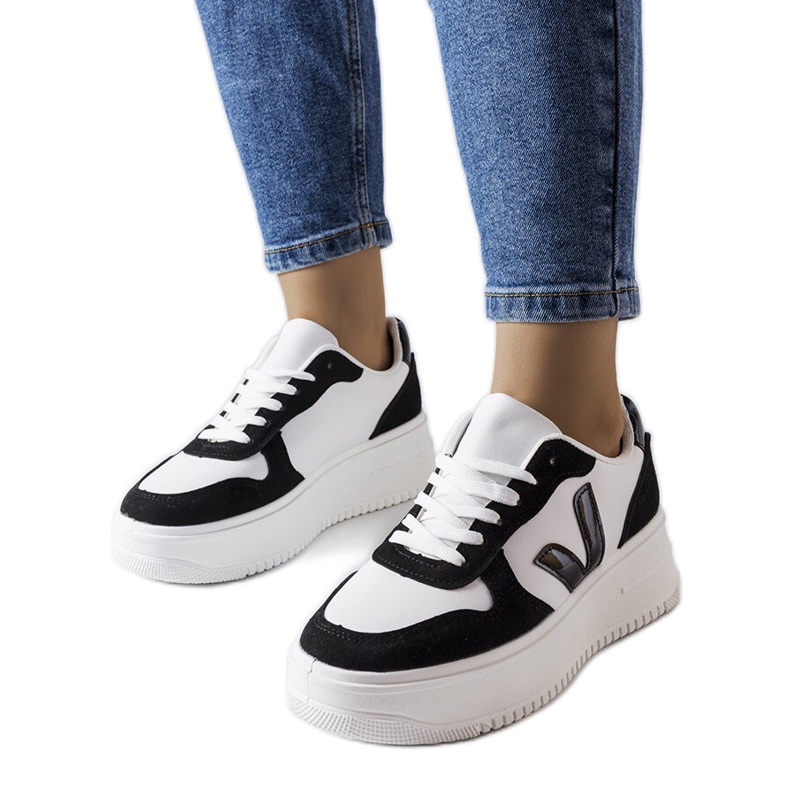 Fekete-fehér platform tornacipő a Plouffe-tól