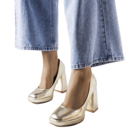 Arany magassarkú pumpák a Mailly-től aranysárga Arany magassarkú pumpák a Mailly-től aranysárga