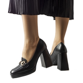 Fekete szivattyúk egy geometriai blokkon a Blaiss-től