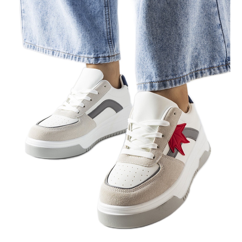 Fehér tornacipő eco velúr betéttel a Kollins-tól