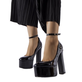 Fekete lakkozott magassarkú pumpák a Colle-tól