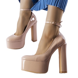 Bézs lakkozott magassarkú pumpák a Colle-tól