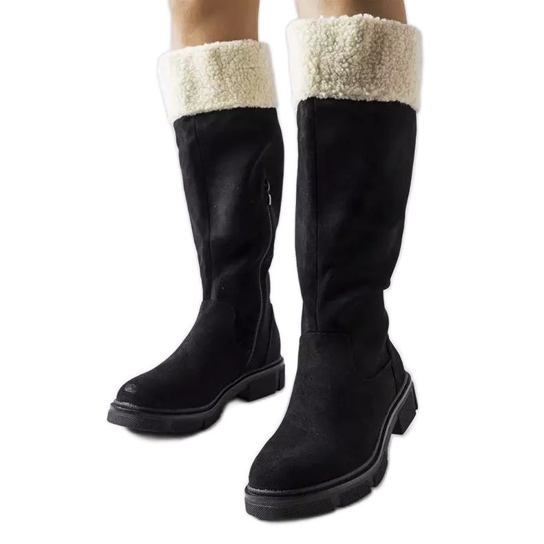 Fekete öko-velúr csizma az Erin márkától