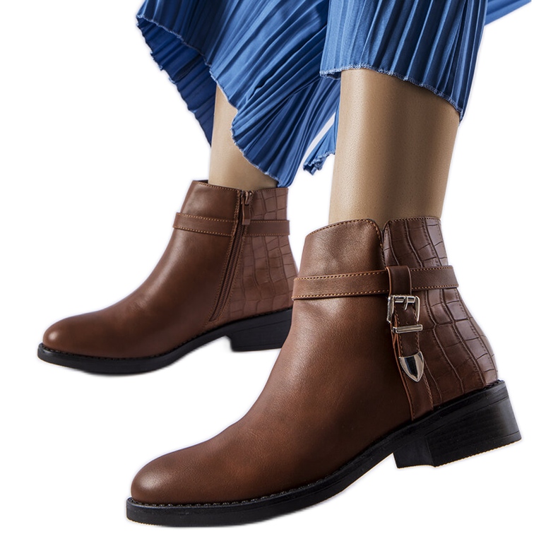 Barna sima csizma a Monteforte márkától